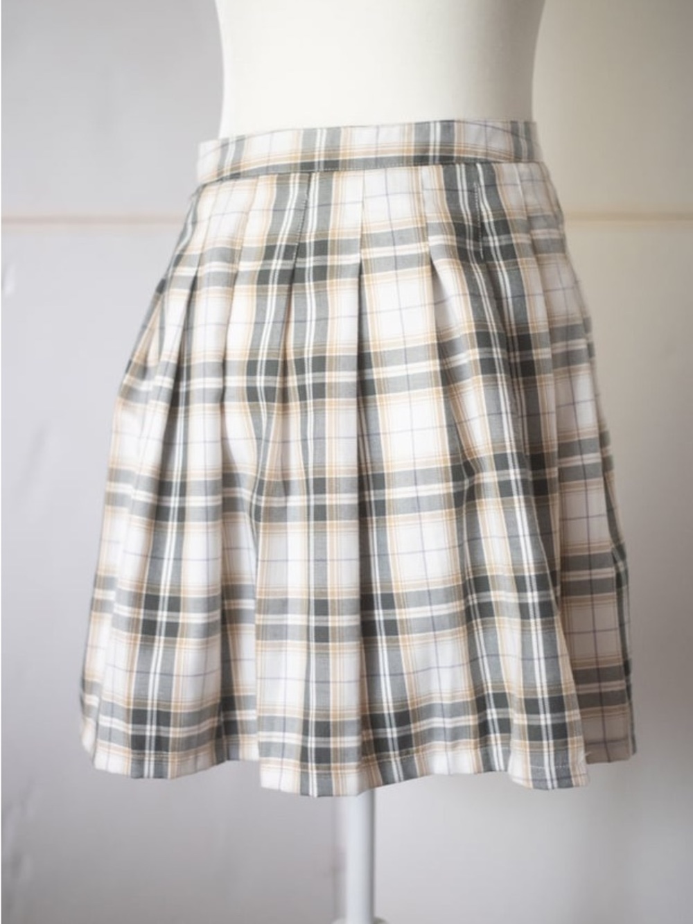 Forever 21 Plaid Pleated Skater Skirt in Cream & Gray
